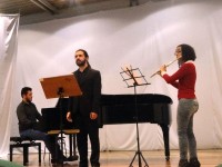 Marcelo Schuch (barítono), Mayara Araújo (flauta) e Patrick Menuzzi (piano) - Camerata Aondê - foto Julia Müller